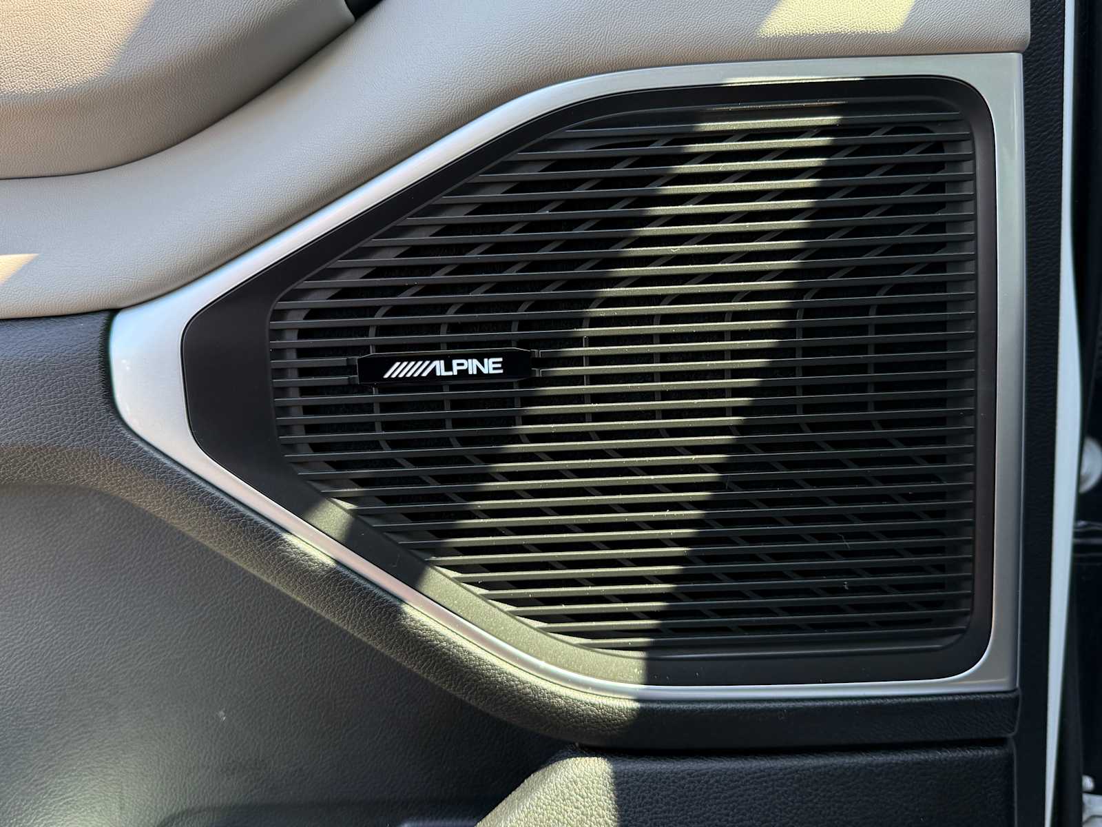 Thumbnail: 2023 Jeep Wagoneer - 11