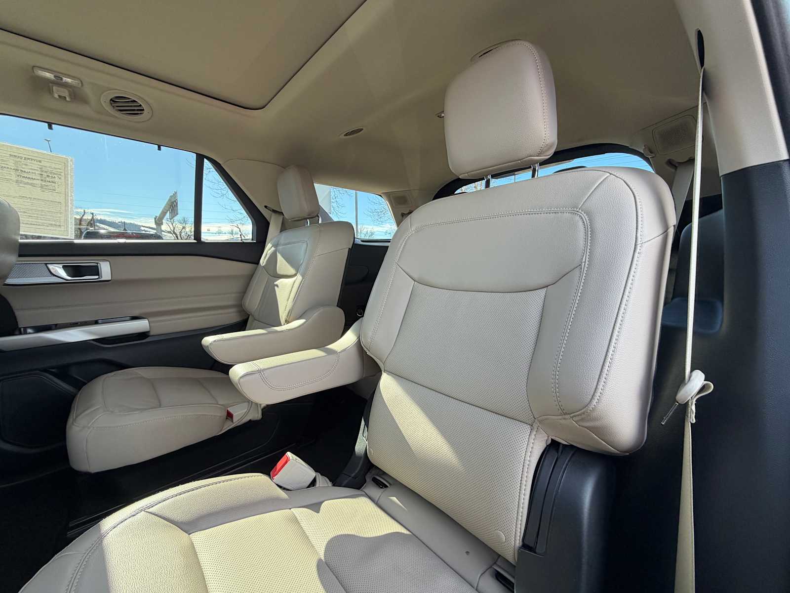 Thumbnail: 2022 Ford Explorer - 26