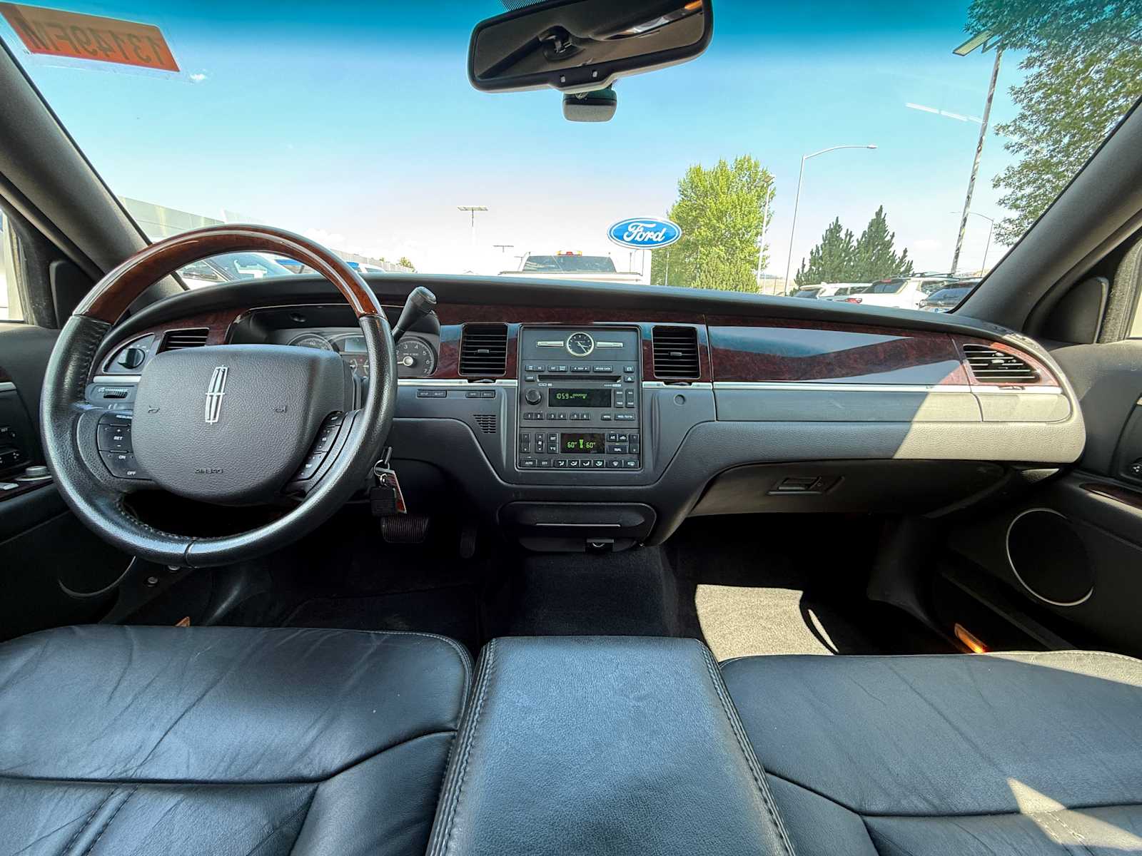 Thumbnail: 2009 Lincoln Town Car - 25