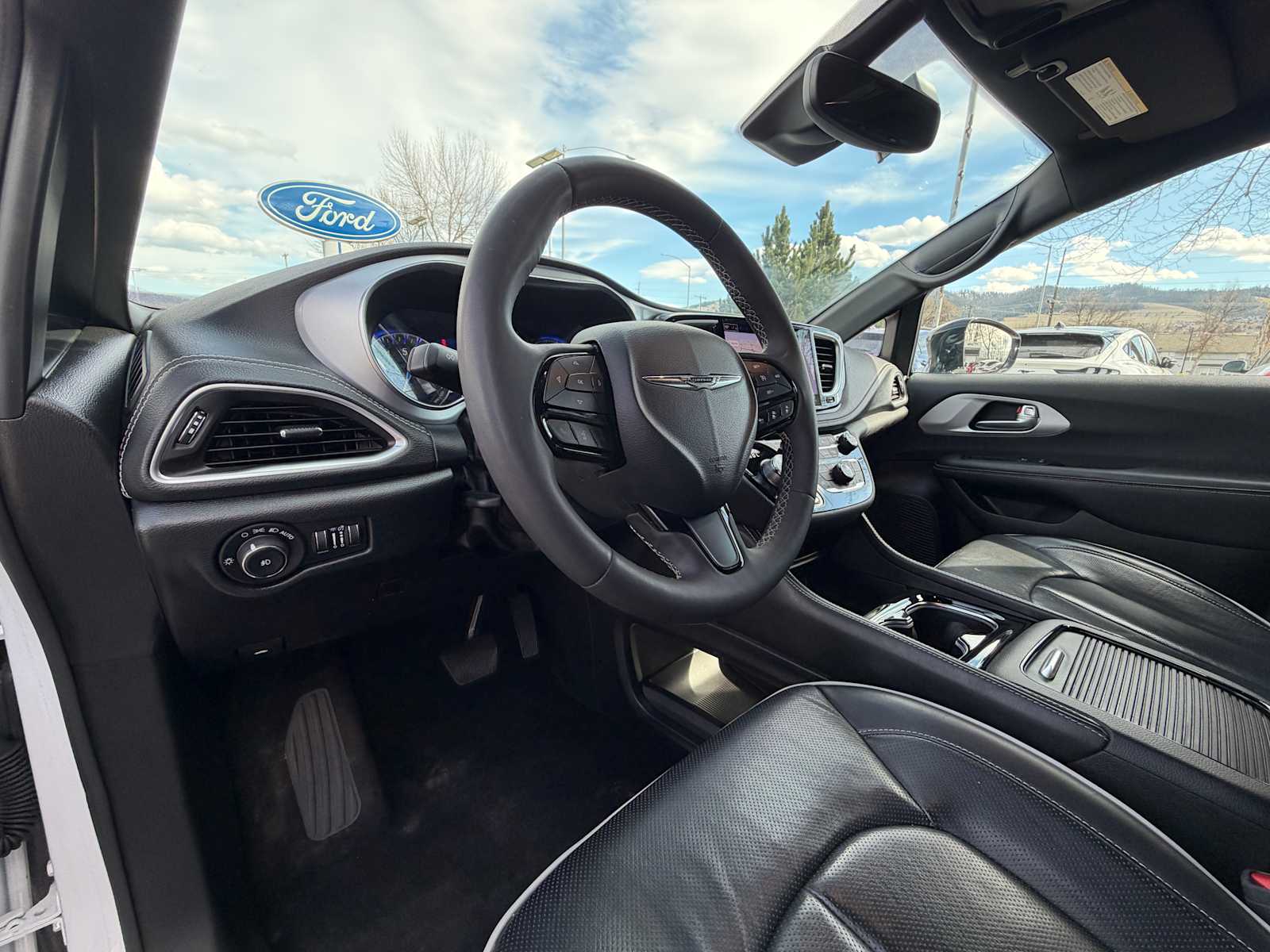 Thumbnail: 2025 Chrysler Pacifica - 12