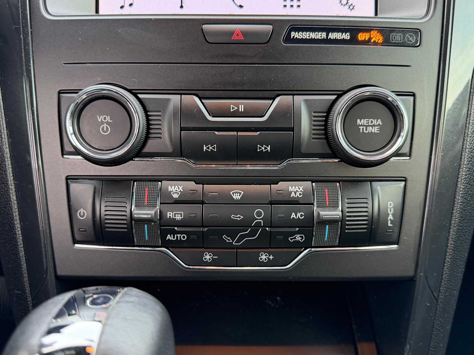 Thumbnail: 2019 Ford Explorer - 17