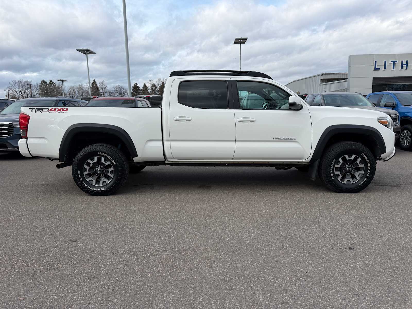 Thumbnail: 2017 Toyota Tacoma - 6