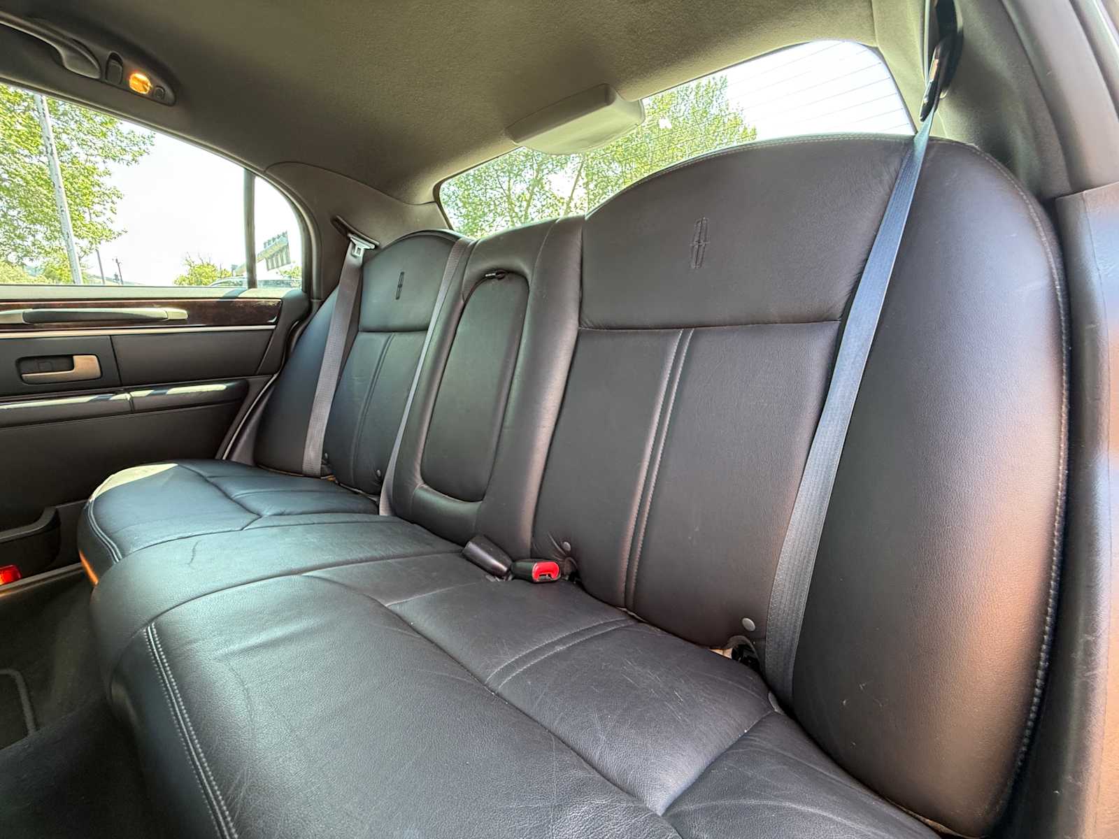 Thumbnail: 2009 Lincoln Town Car - 22