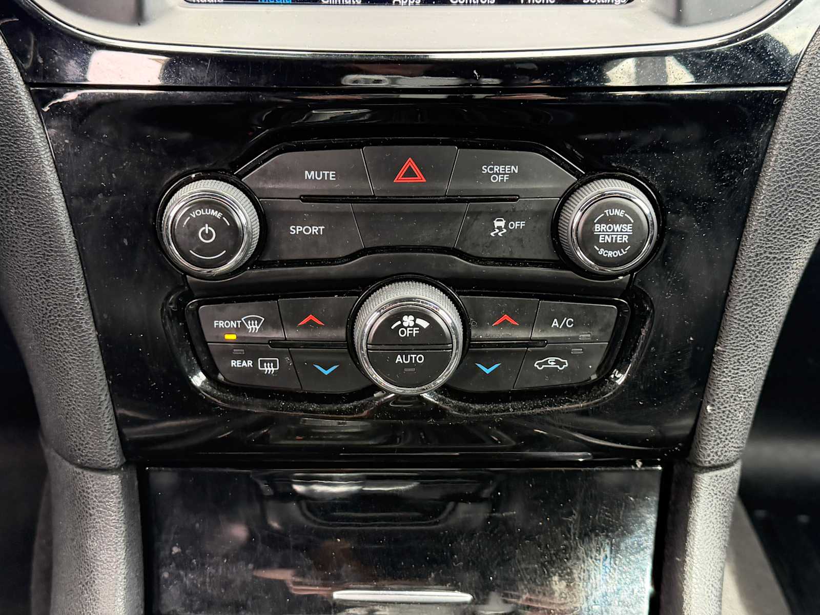 Thumbnail: 2018 Chrysler 300 - 16