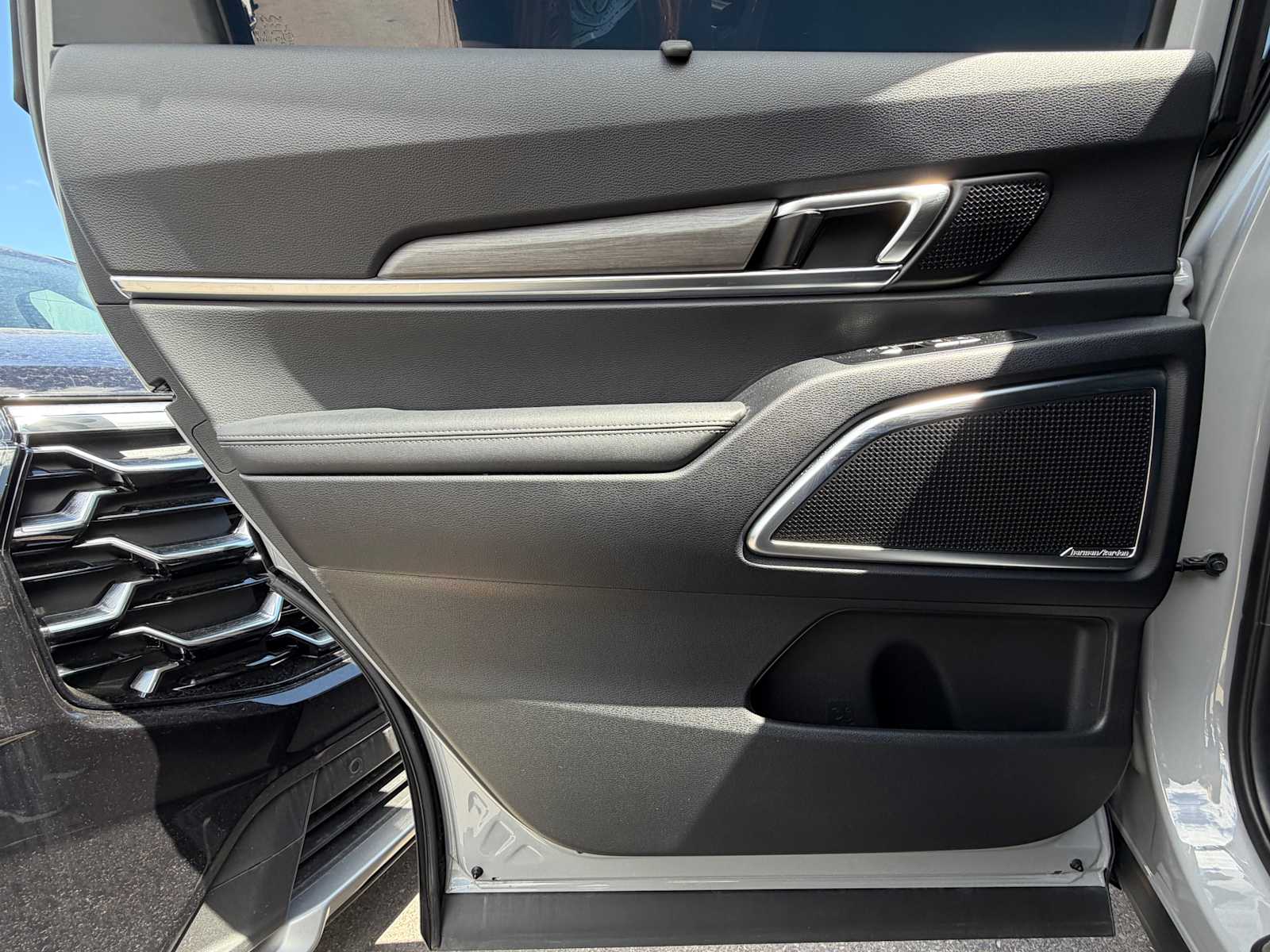 Thumbnail: 2023 Kia Telluride - 23