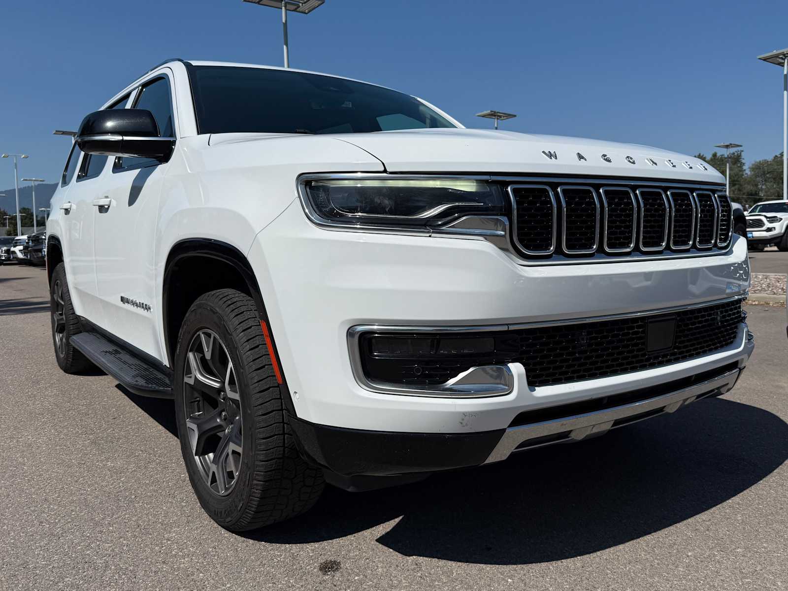 Thumbnail: 2023 Jeep Wagoneer - 4