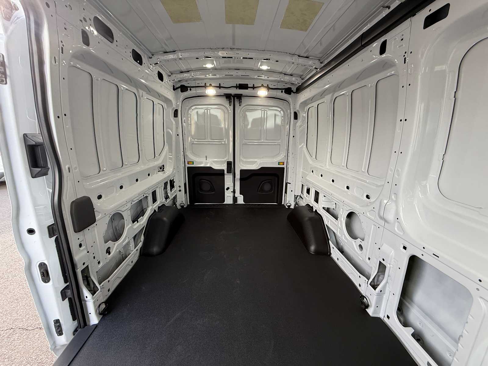 2024 Ford Transit Series 250 26