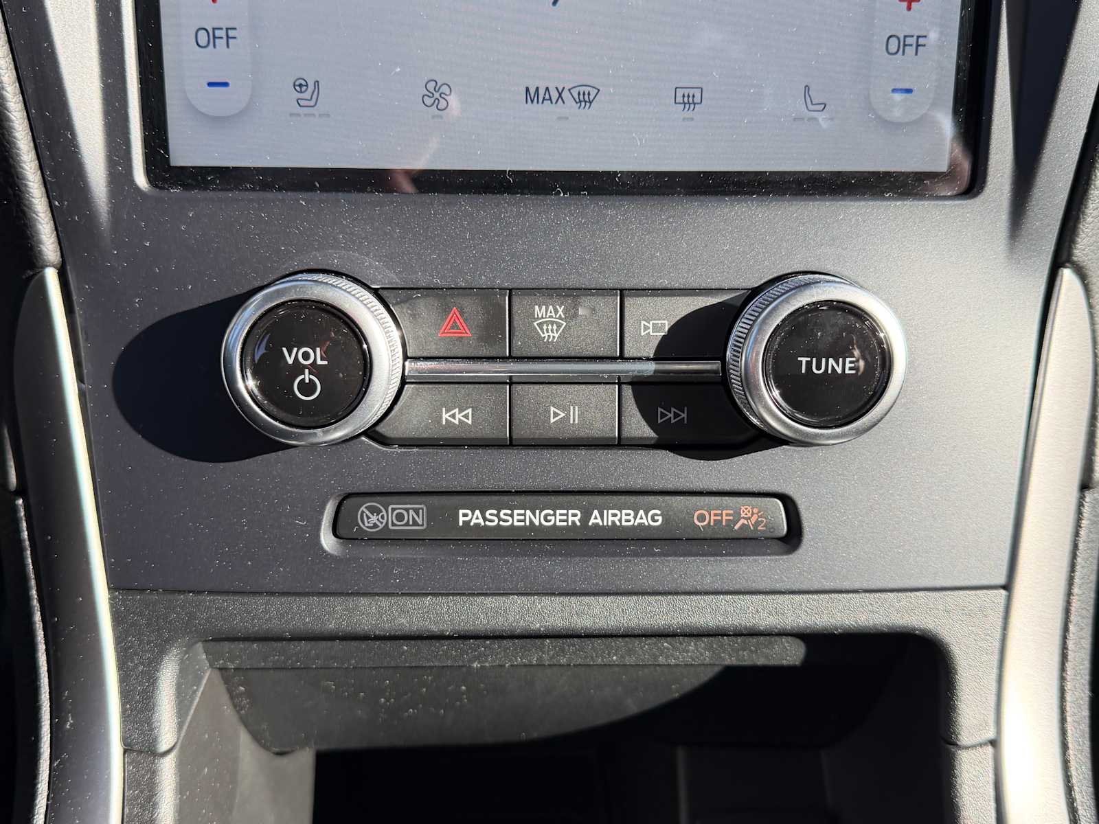 Thumbnail: 2022 Ford Edge - 17