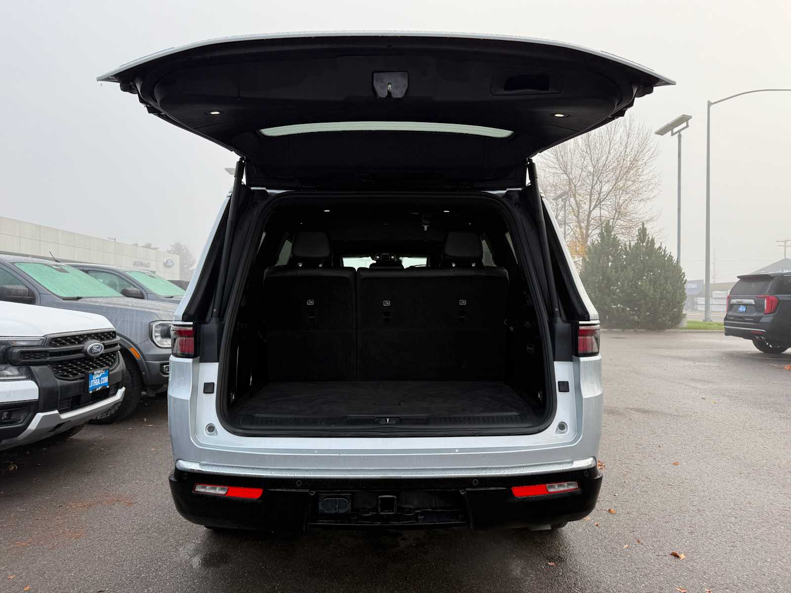 Thumbnail: 2022 Jeep Wagoneer - 9