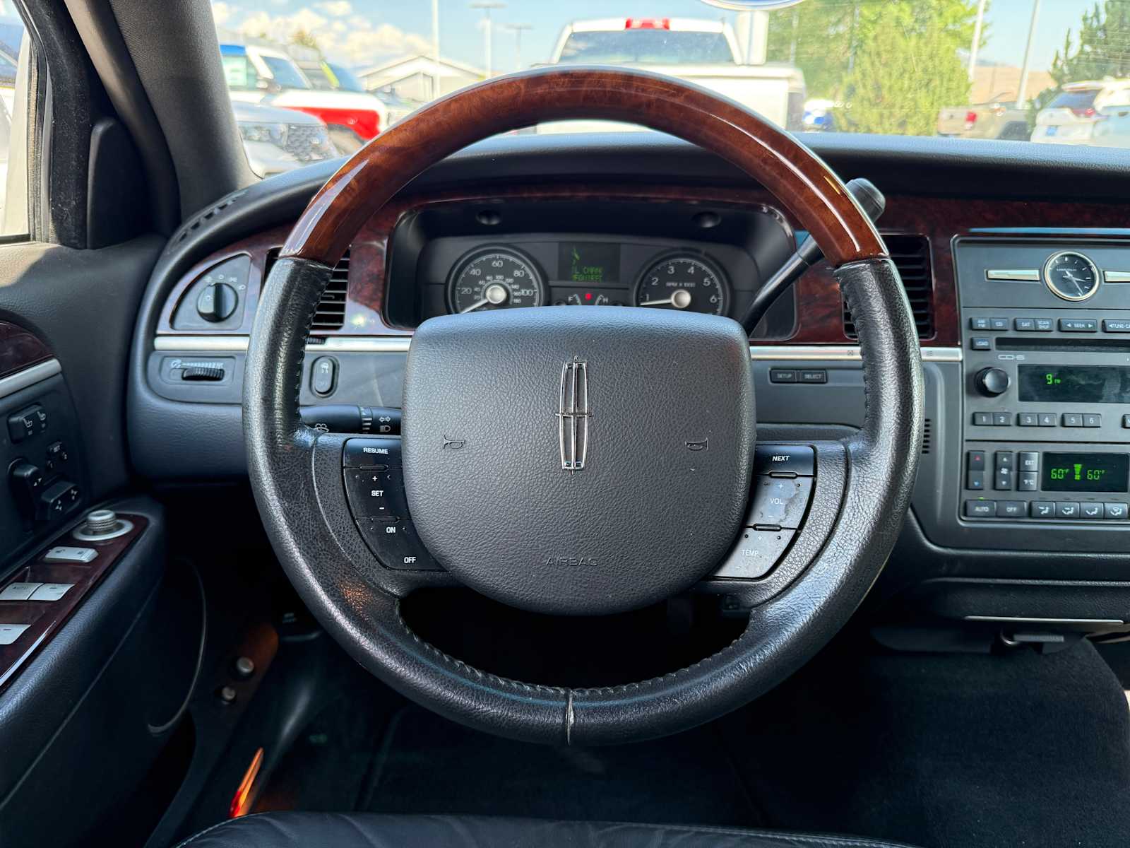 Thumbnail: 2009 Lincoln Town Car - 16