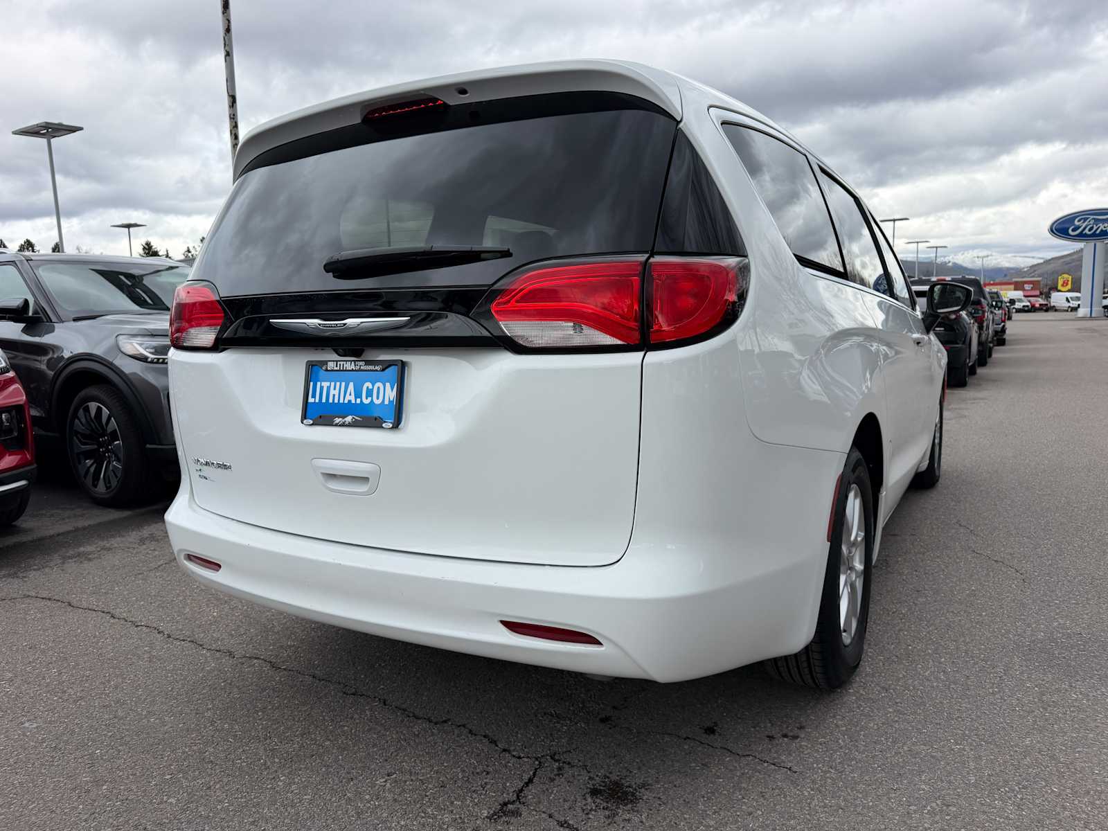 Thumbnail: 2023 Chrysler Voyager - 7