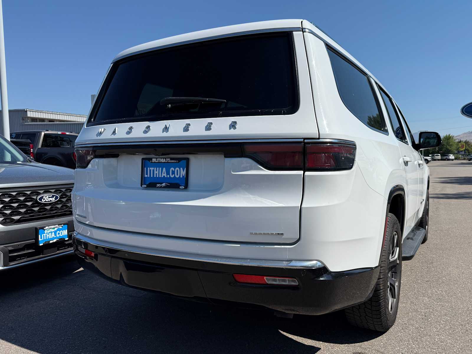 Thumbnail: 2023 Jeep Wagoneer - 7