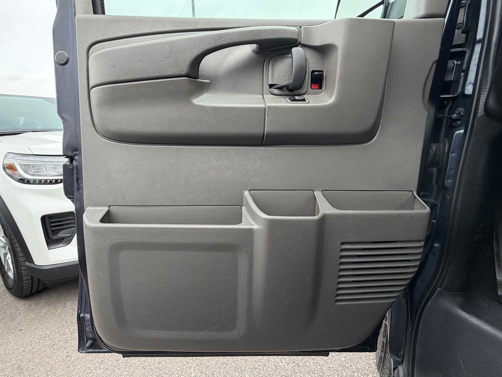 Thumbnail: 2015 Chevrolet Express - 13