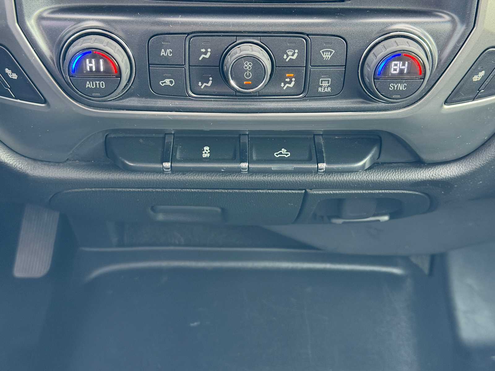 Thumbnail: 2015 Chevrolet Silverado 1500 - 18