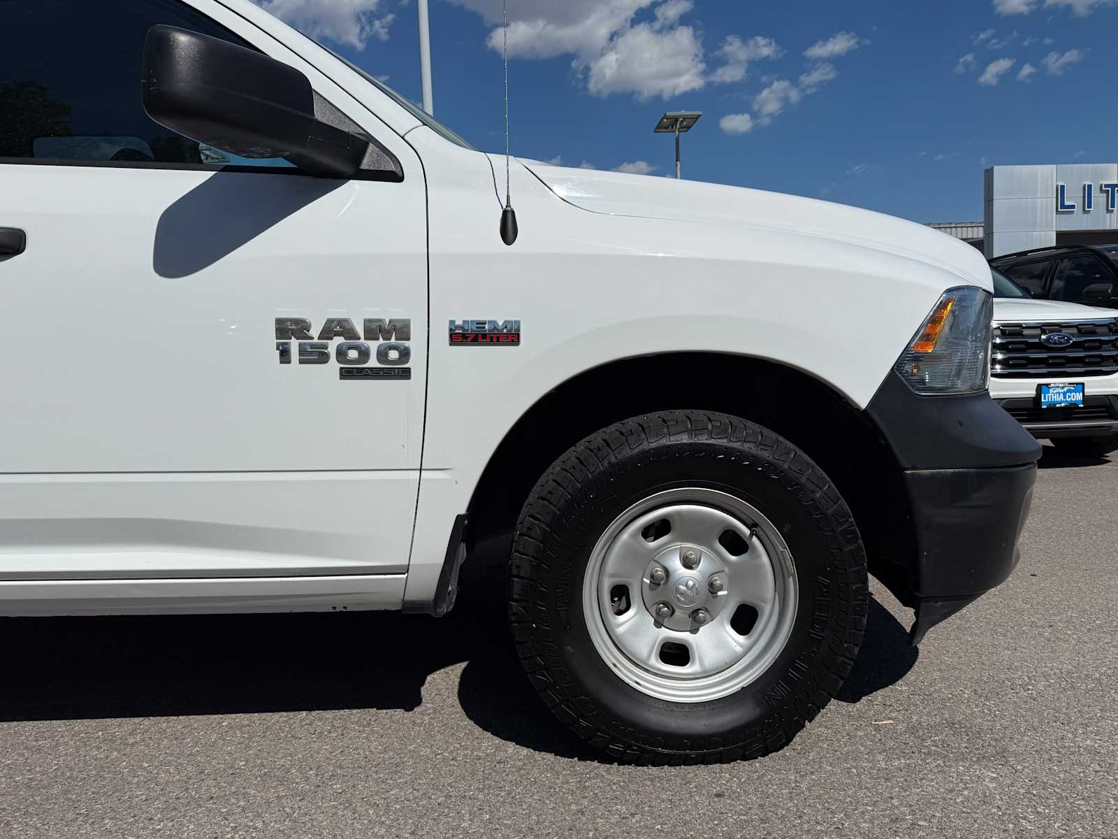 Thumbnail: 2019 RAM 1500 Classic - 5