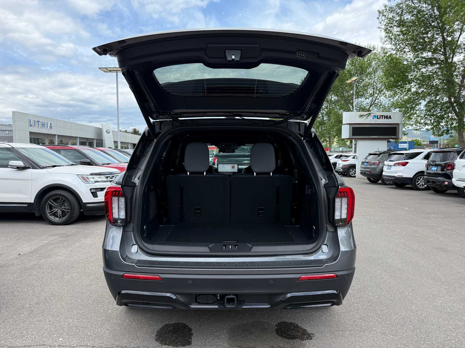 2025 Ford Explorer ST-Line 9