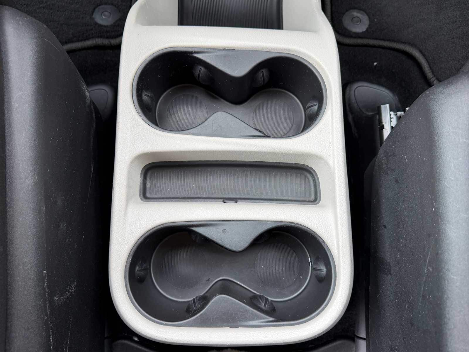 Thumbnail: 2023 Chrysler Voyager - 20