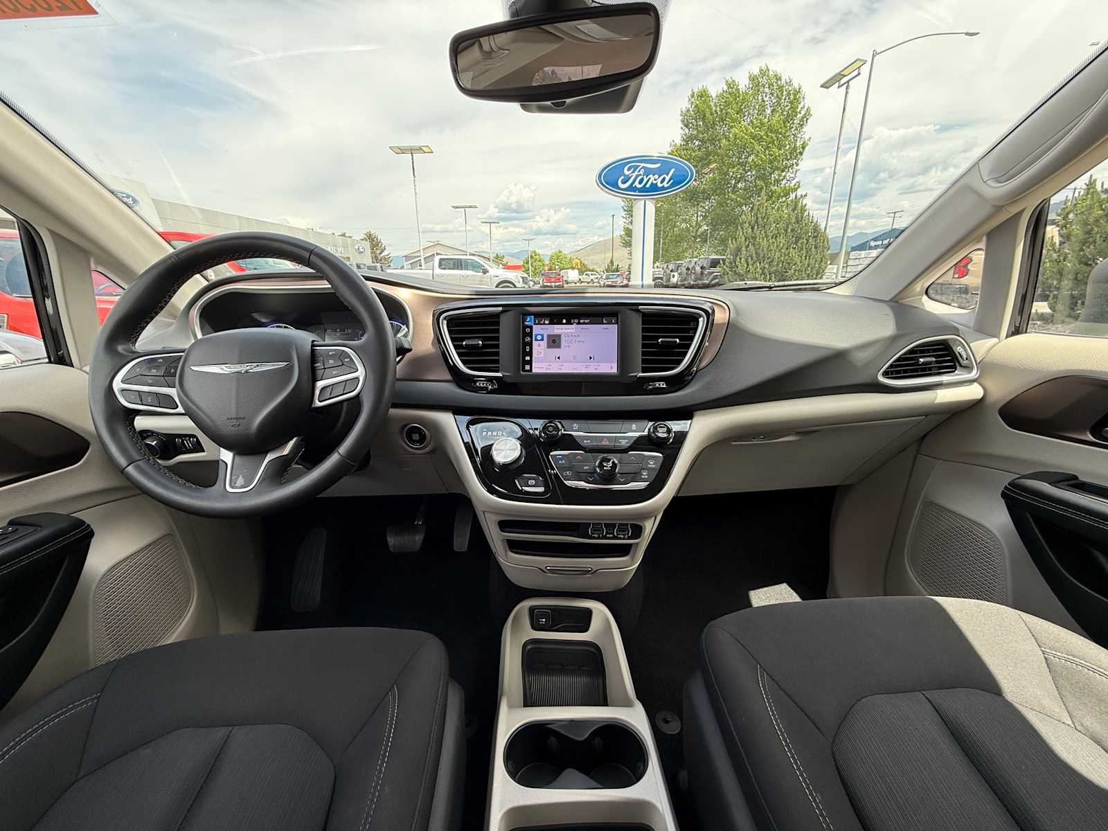 2023 Chrysler Voyager LX 26