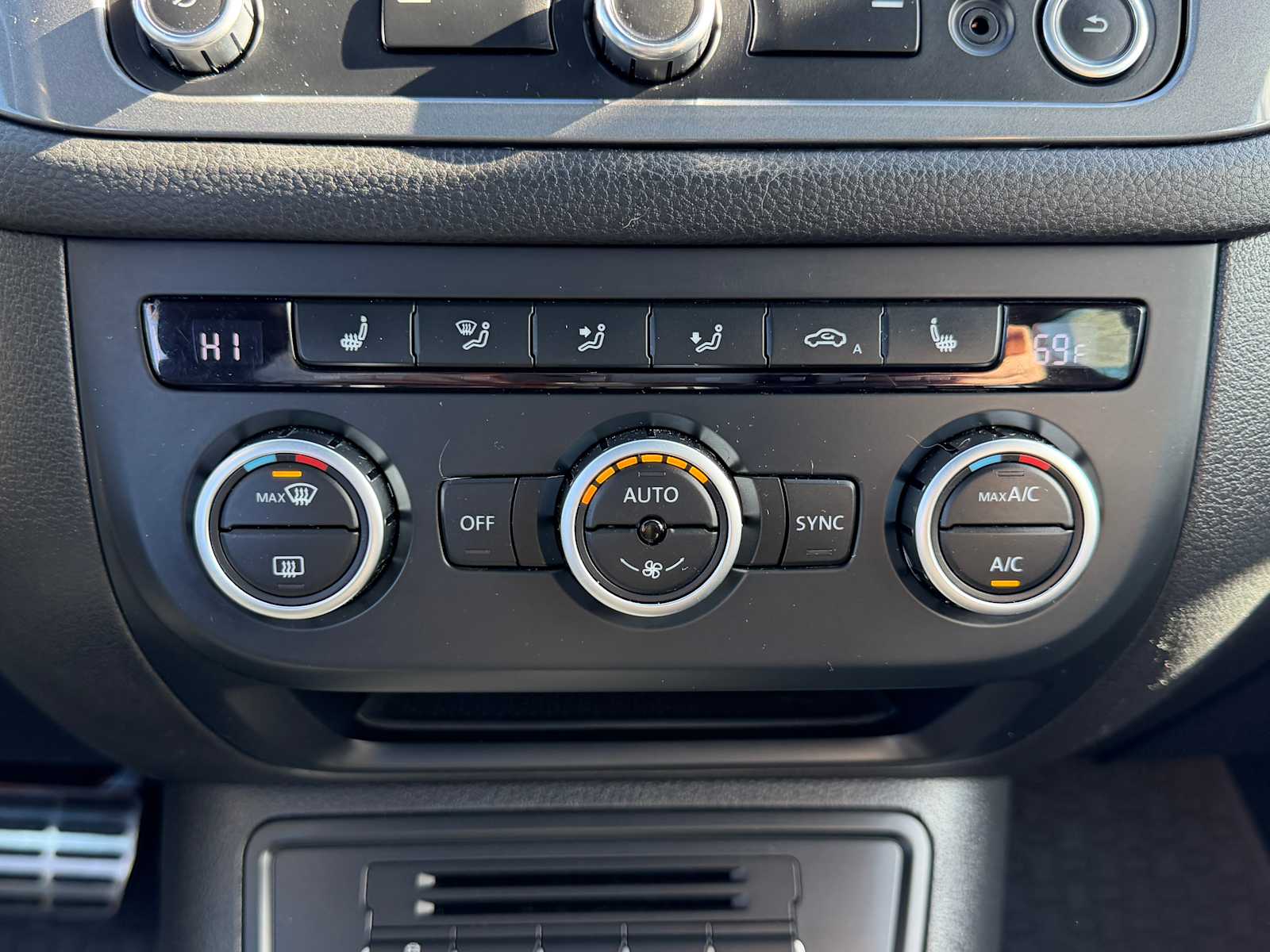 Thumbnail: 2014 Volkswagen Tiguan - 17