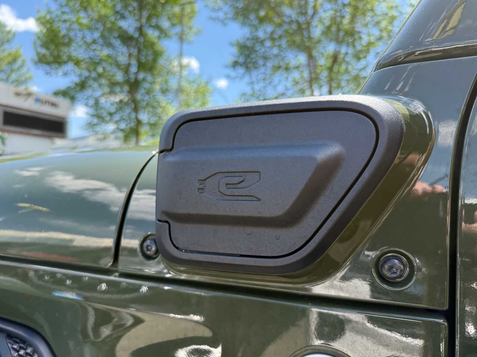 2021 Jeep Wrangler Unlimited Sahara 27
