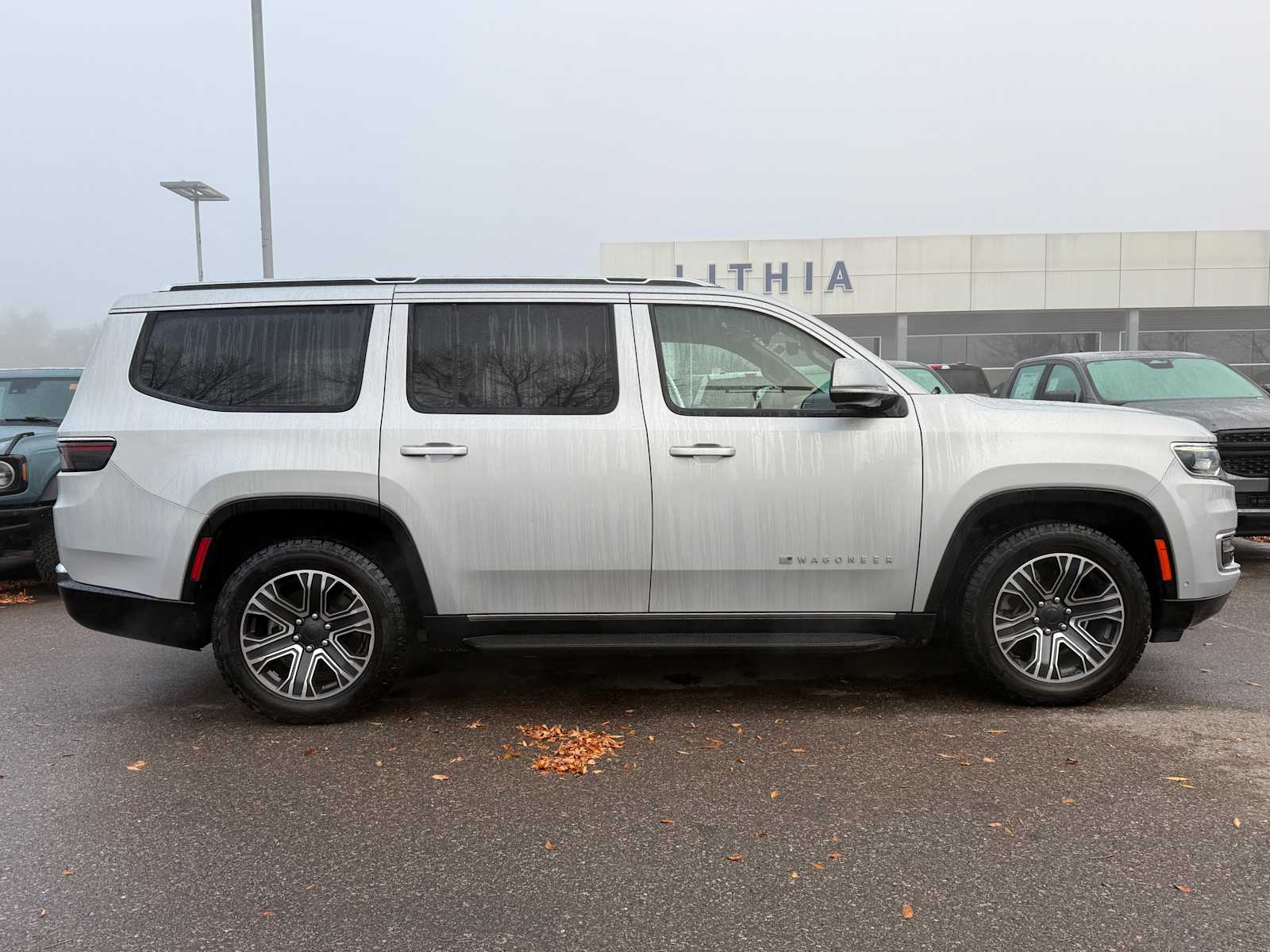 Thumbnail: 2022 Jeep Wagoneer - 6