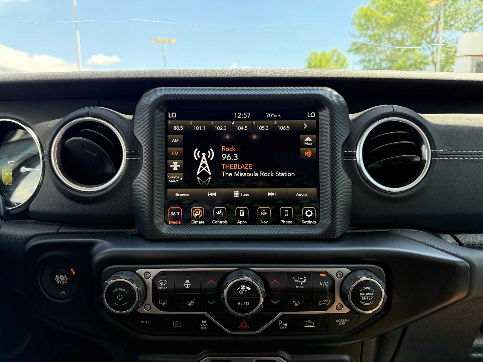 2021 Jeep Wrangler Unlimited Sahara 16