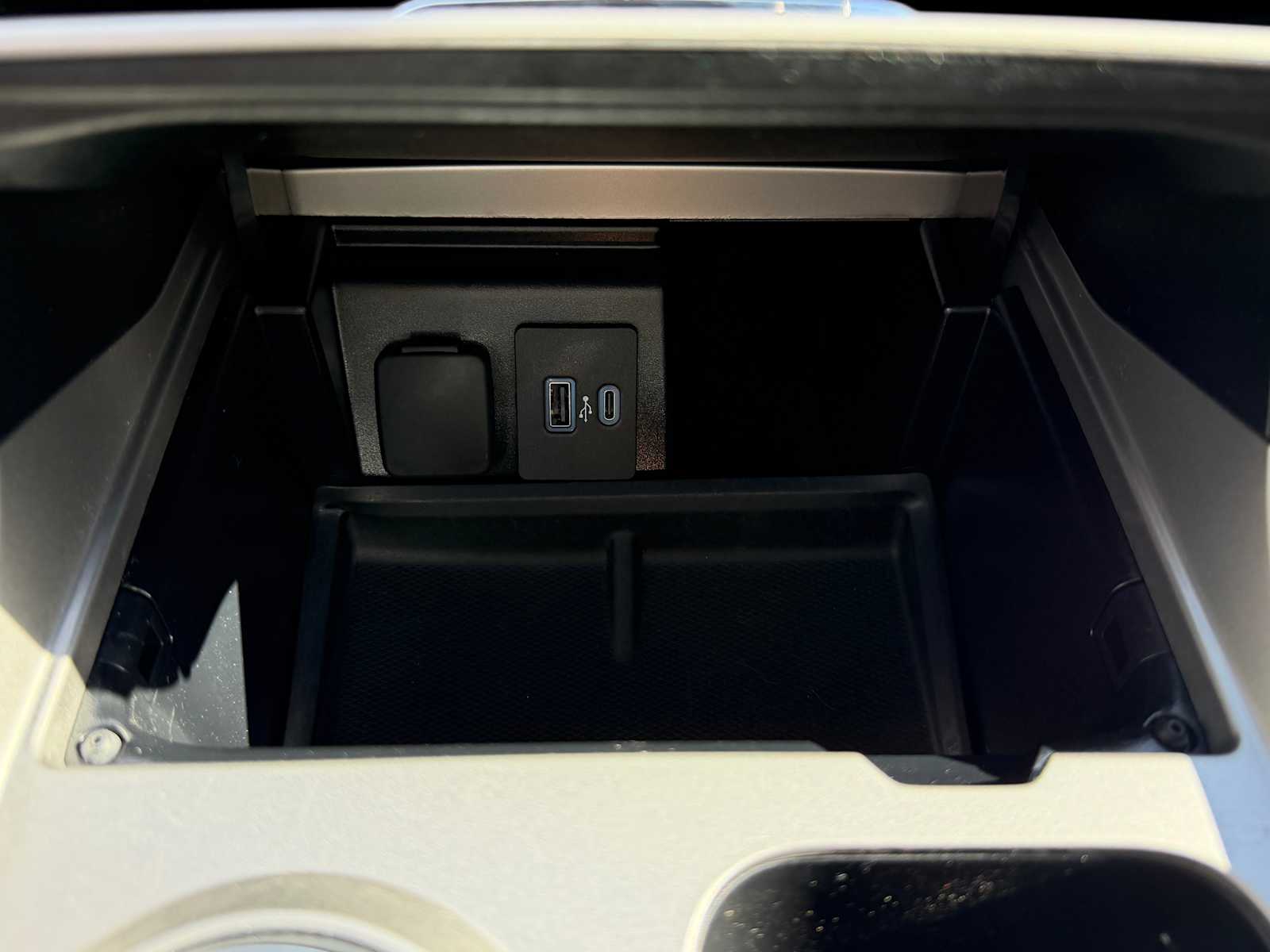 Thumbnail: 2022 Ford Explorer - 20