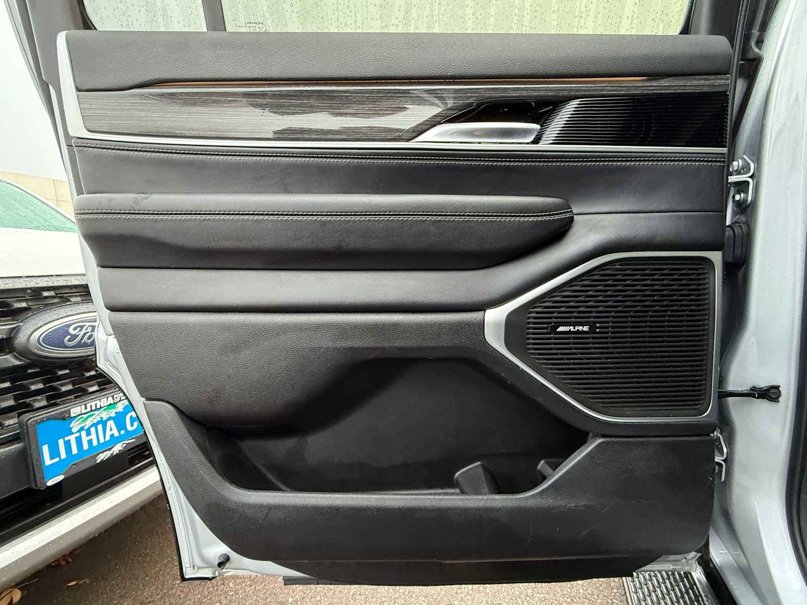 Thumbnail: 2022 Jeep Wagoneer - 25