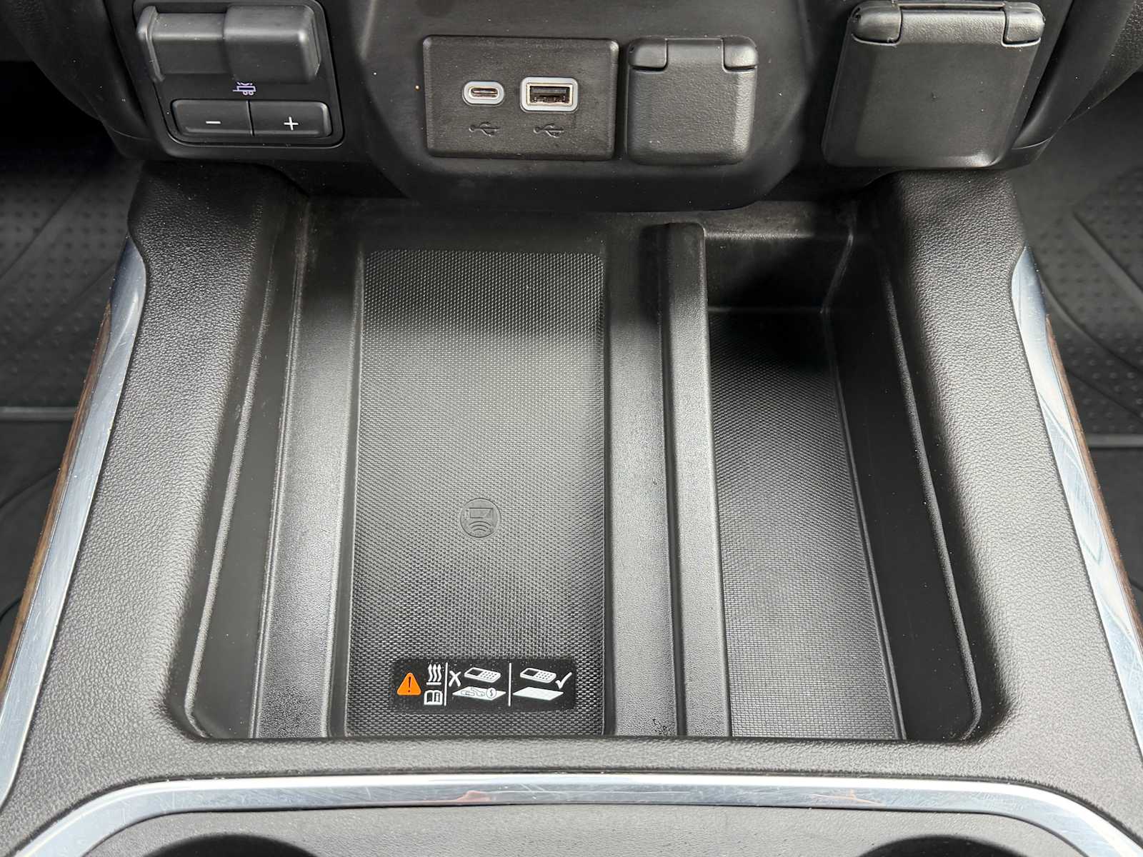 Thumbnail: 2022 Chevrolet Silverado 3500 - 21