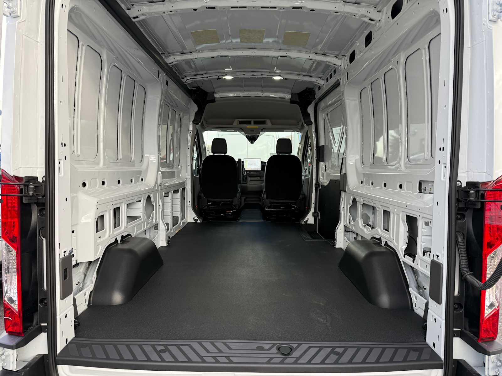 2024 Ford Transit Series 250 10