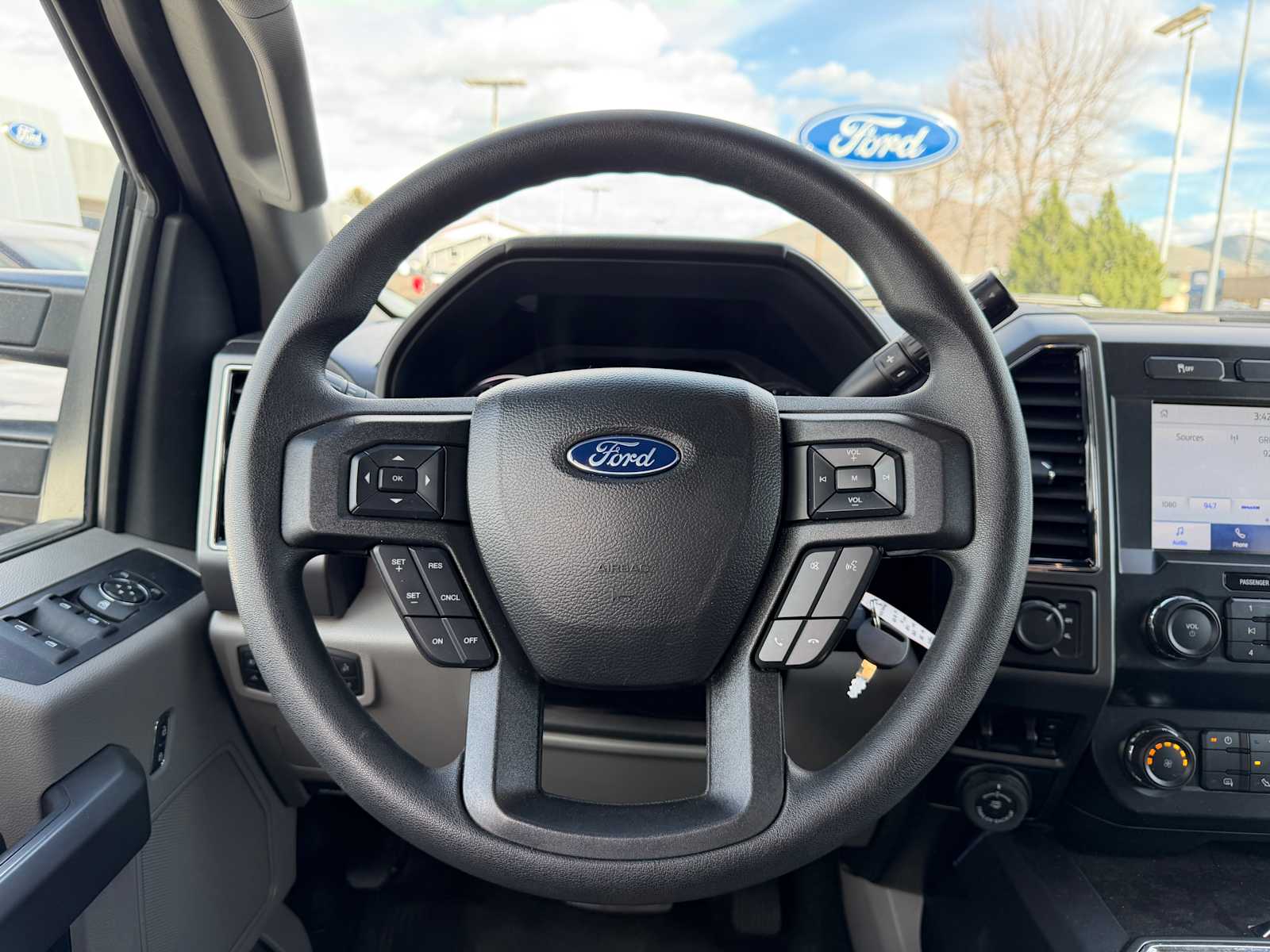 Thumbnail: 2020 Ford Econoline - 15