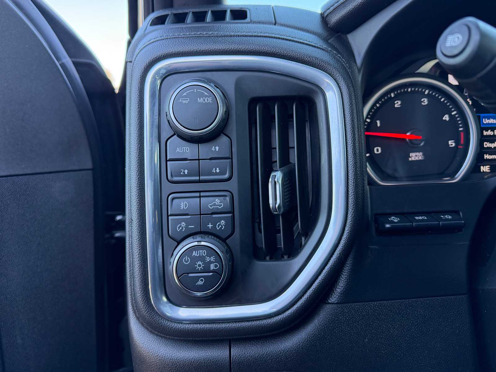 Thumbnail: 2021 Chevrolet Silverado 3500 - 14