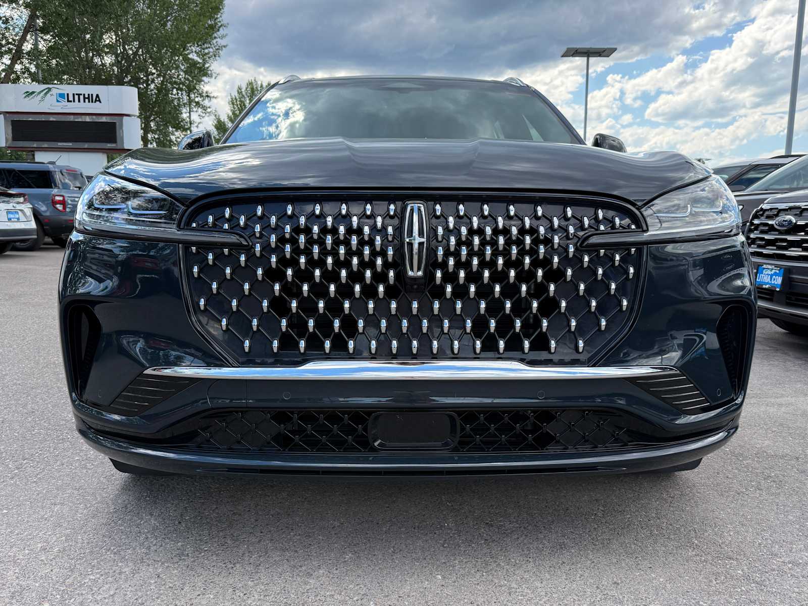 2025 Lincoln Aviator Black Label photo 2