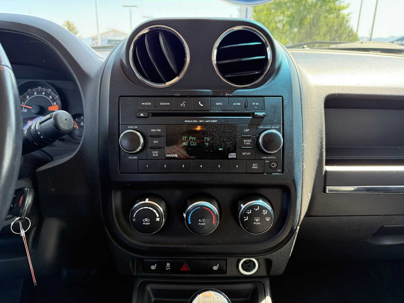 Thumbnail: 2017 Jeep Patriot - 15