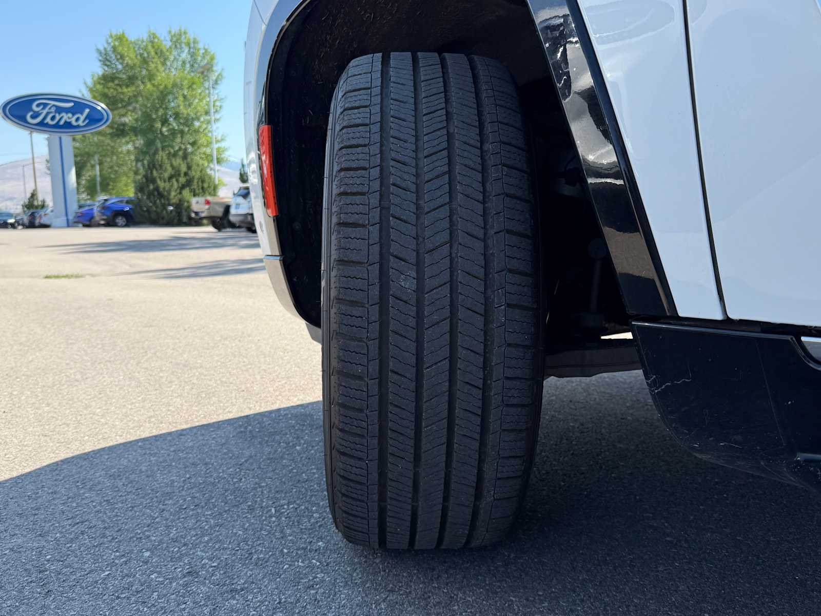 Thumbnail: 2023 Jeep Wagoneer - 31