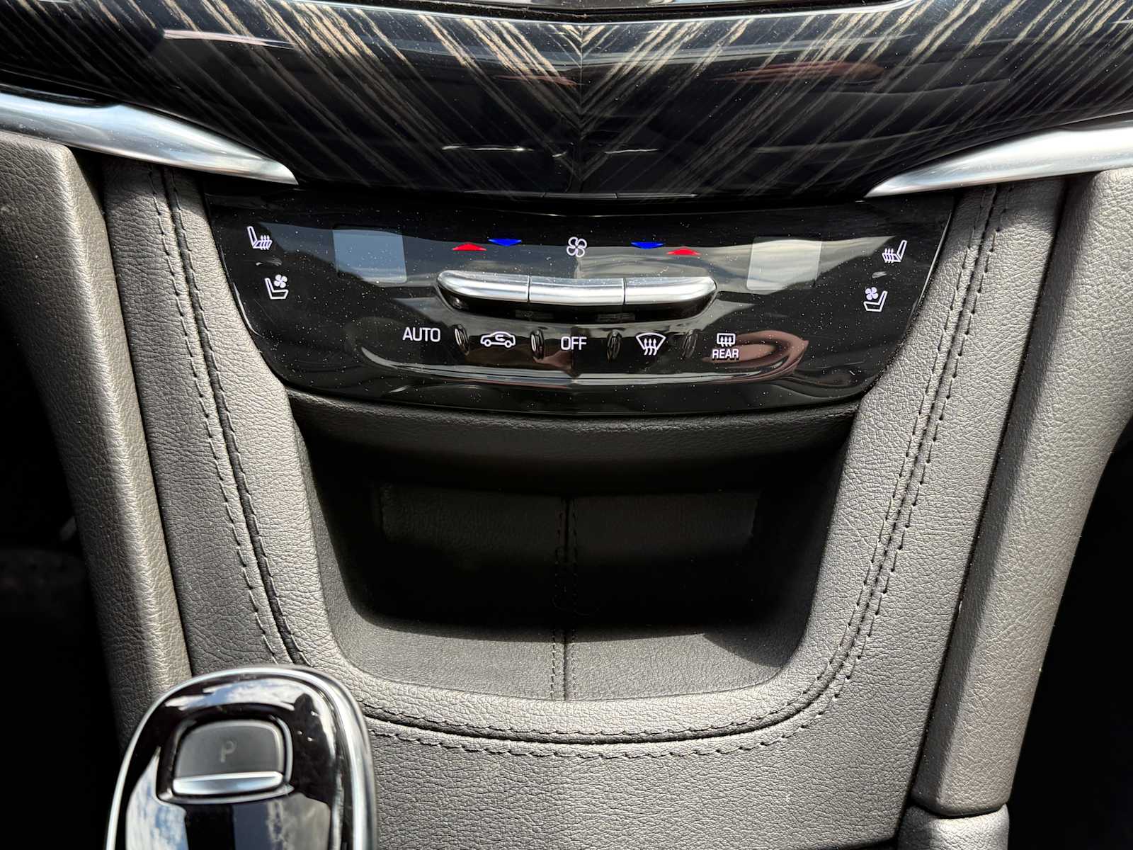 Thumbnail: 2024 Cadillac XT6 - 18