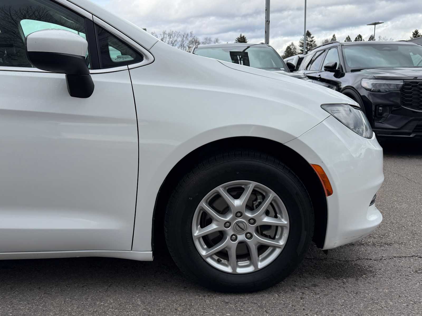 Thumbnail: 2023 Chrysler Voyager - 5