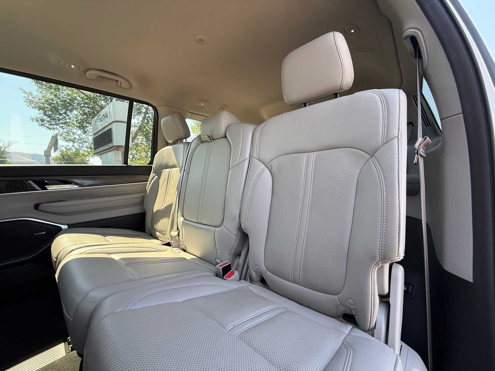 Thumbnail: 2023 Jeep Wagoneer - 24