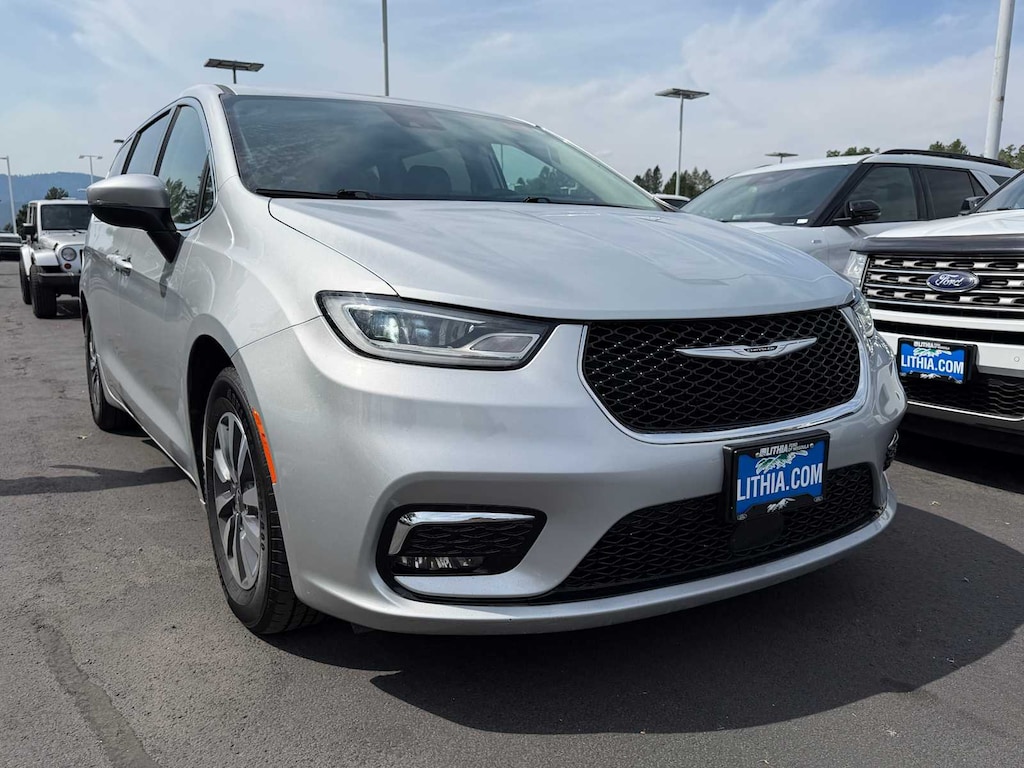 Used 2023 Chrysler Pacifica Hybrid Touring L Van