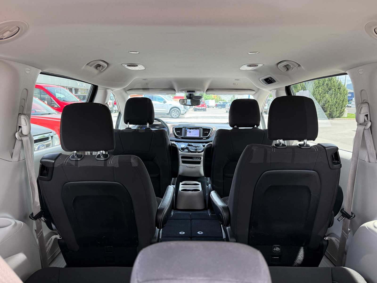 2023 Chrysler Voyager LX 25