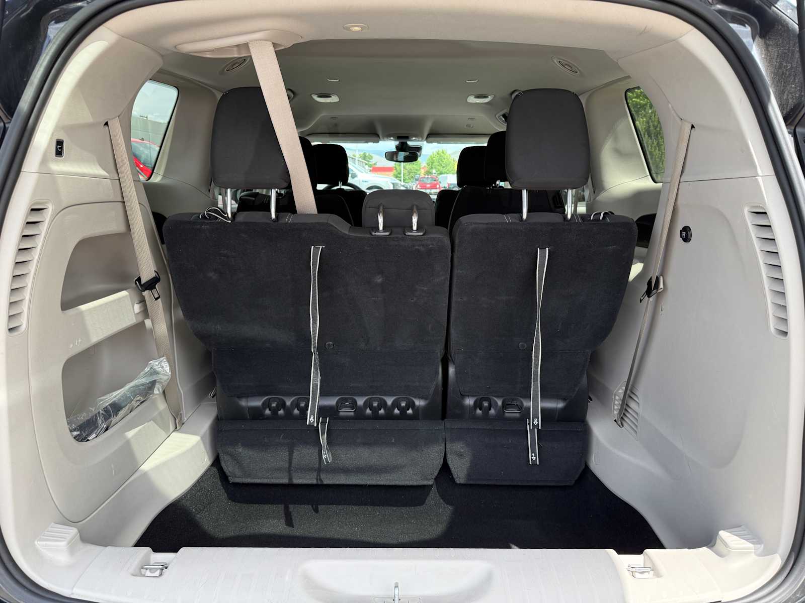 2023 Chrysler Voyager LX 10