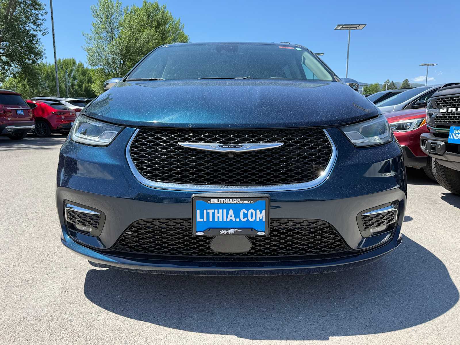 2023 Chrysler Pacifica Limited photo 2