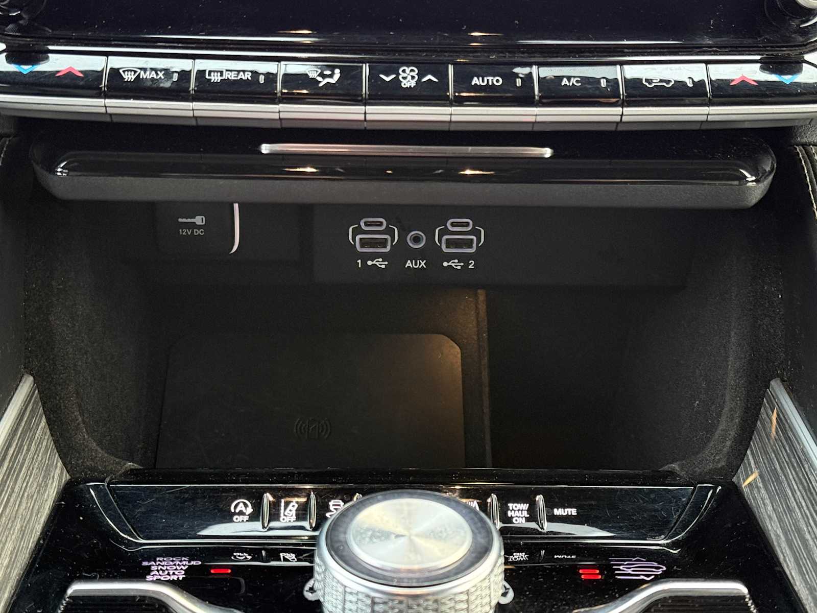 Thumbnail: 2022 Jeep Wagoneer - 19