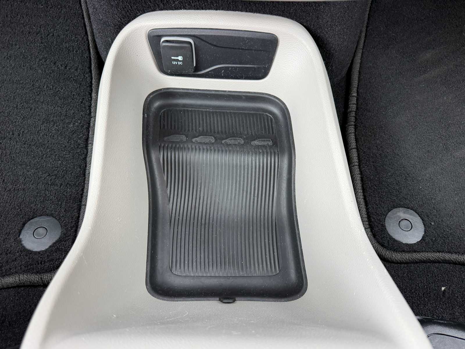 Thumbnail: 2023 Chrysler Voyager - 19