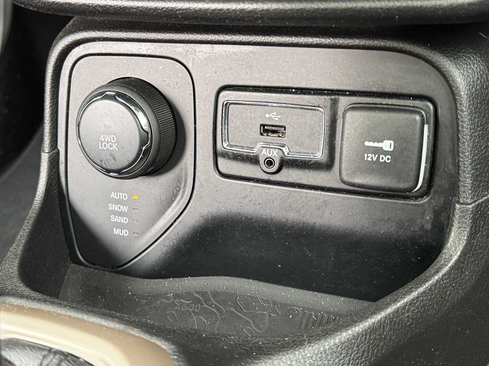 Thumbnail: 2017 Jeep Renegade - 17