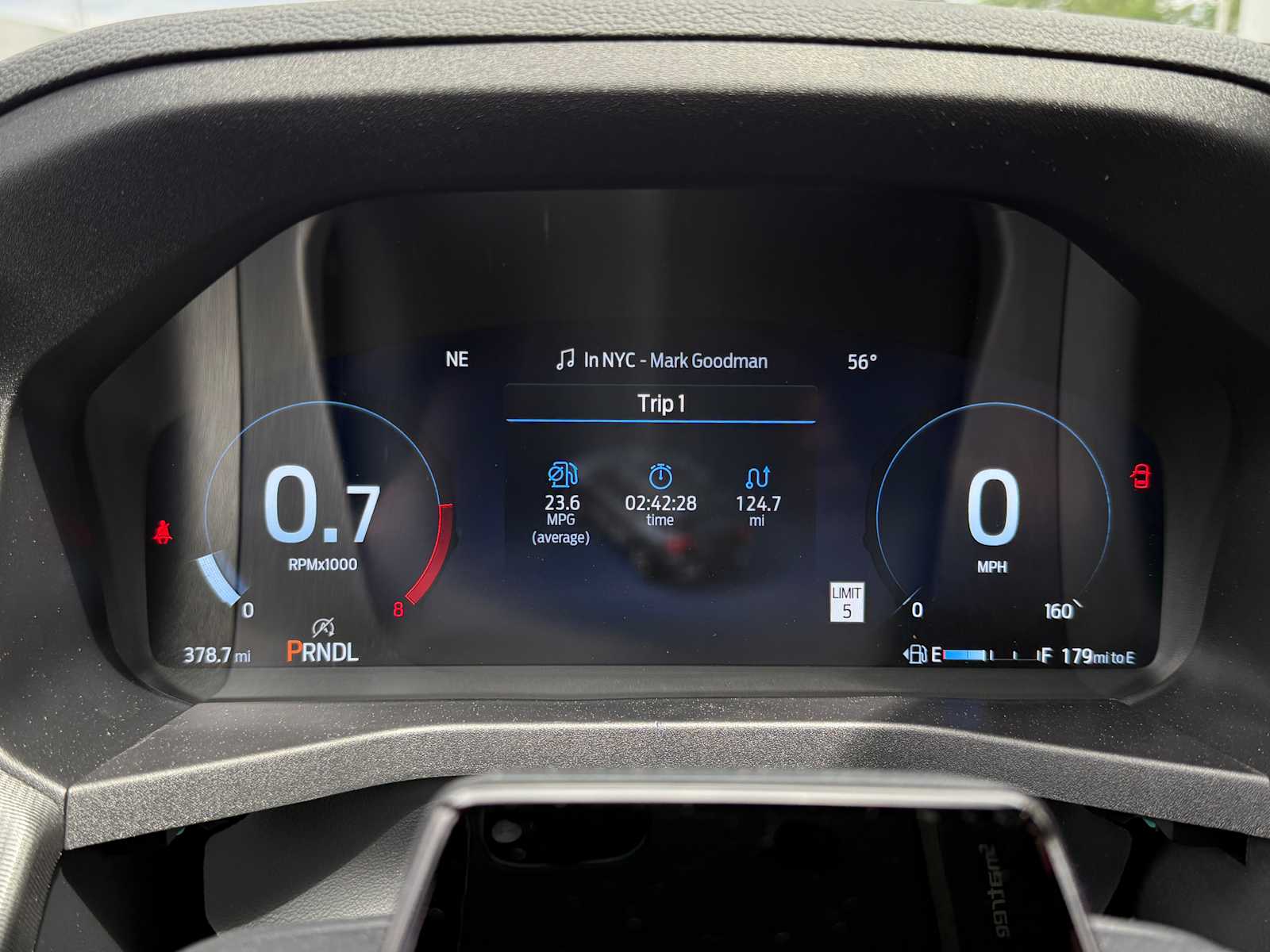 2025 Ford Explorer ST-Line 16
