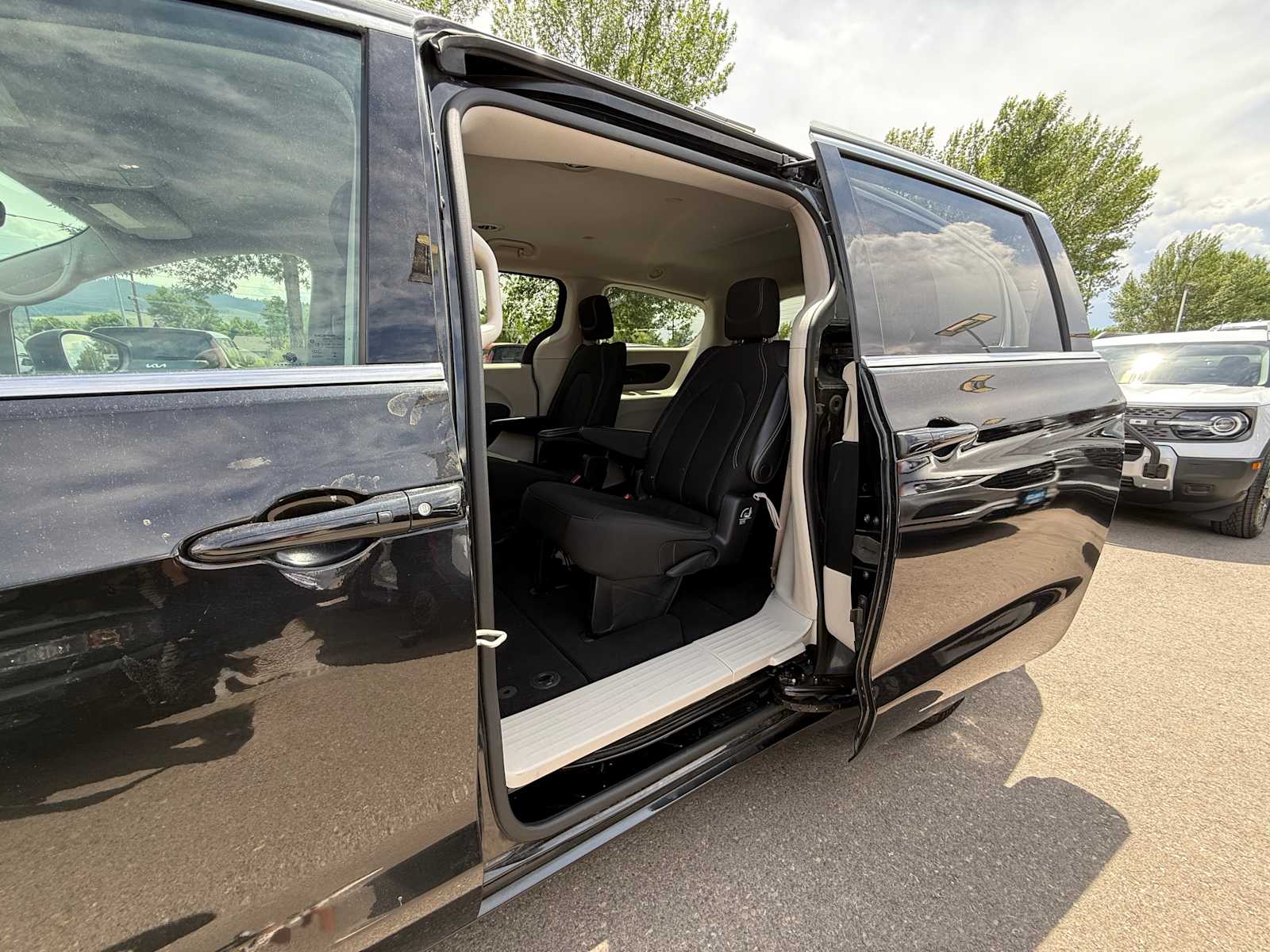 2023 Chrysler Voyager LX 21