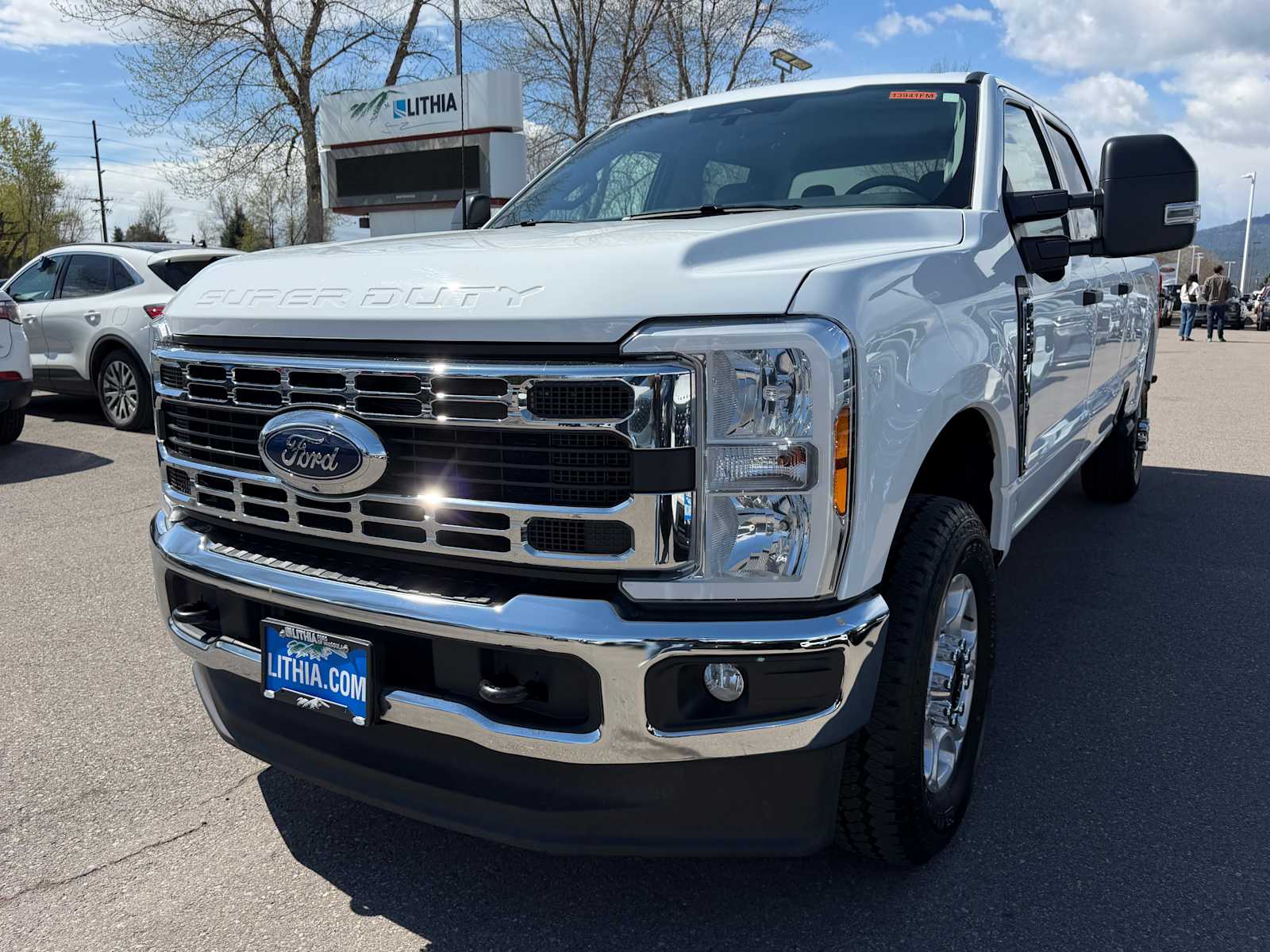 2025 Ford F-350 XL 4x4 Crew Cab 176 in SRW's photo