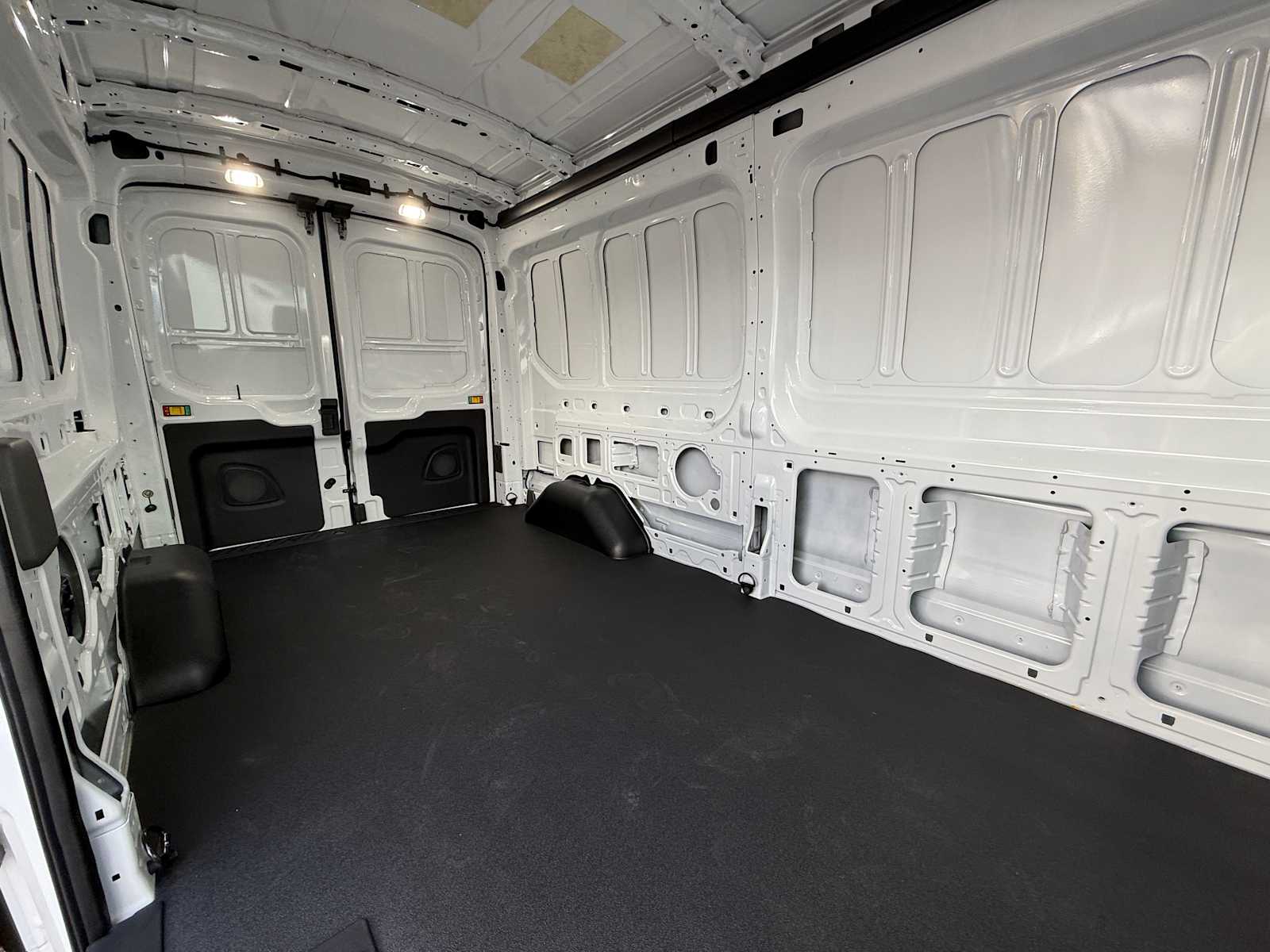 2024 Ford Transit Series 250 24