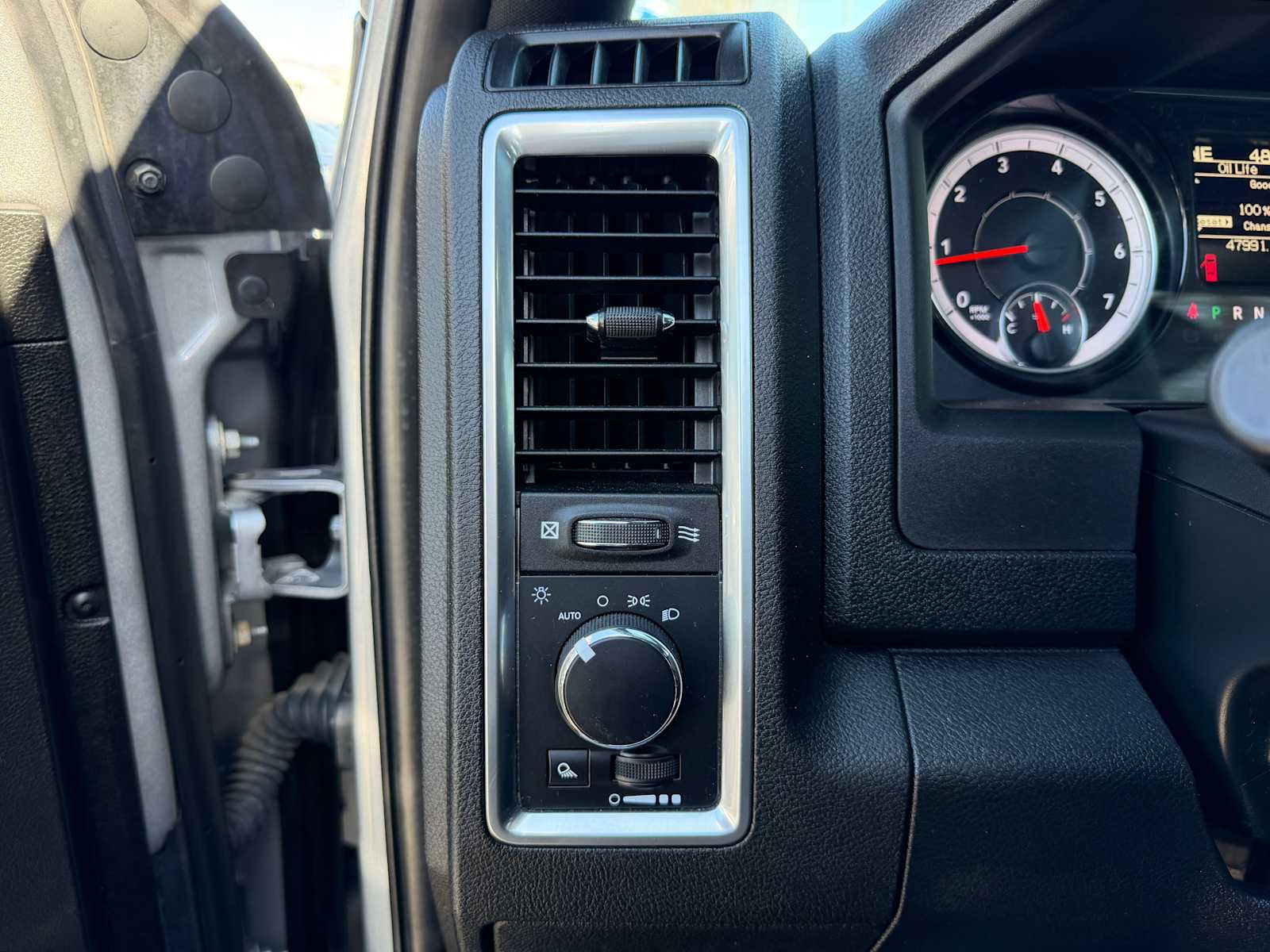 Thumbnail: 2021 RAM 1500 Classic - 10